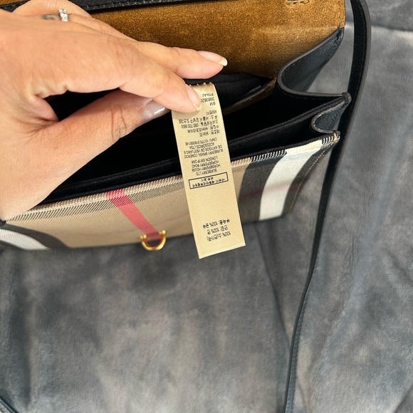Authentic Burberry Macken Crossbody - Picture 13 of 14